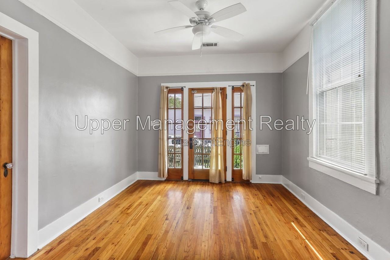 806 Constantinople St - Photo 3 of 19