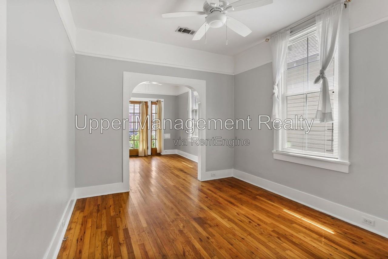 806 Constantinople St - Photo 5 of 19