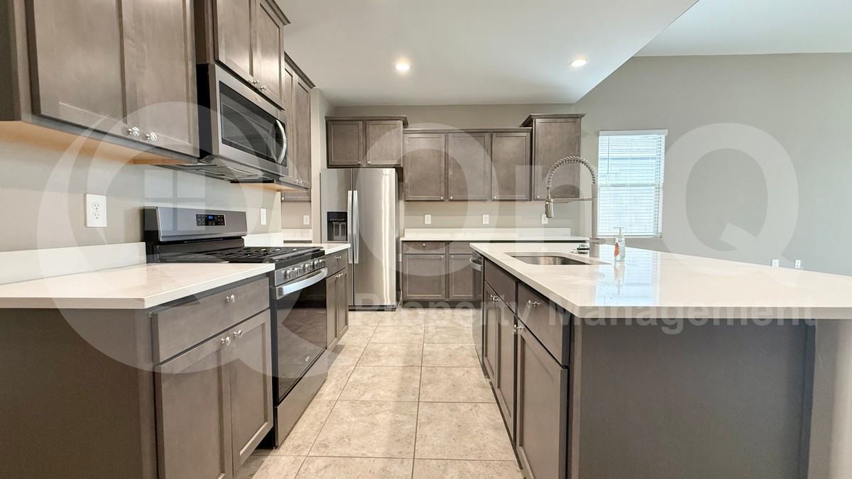30351 W Sheila Ln - Photo 4 of 28
