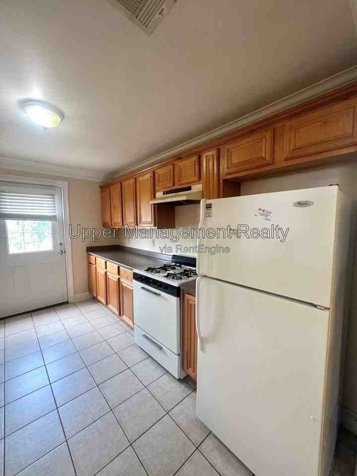 150 Millaudon St - Photo 3 of 9