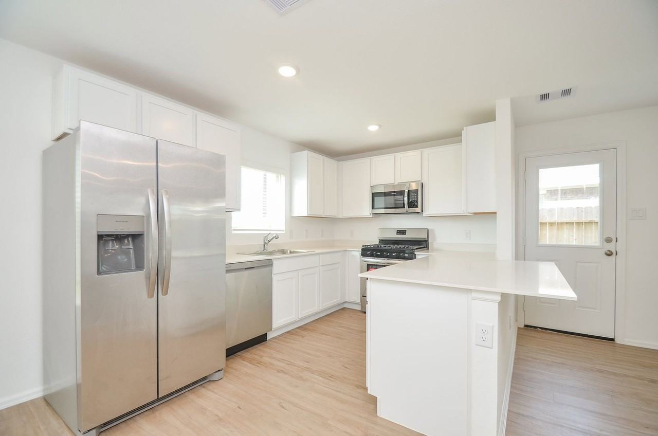 4126 Brazos Brook Trl - Photo 4 of 28