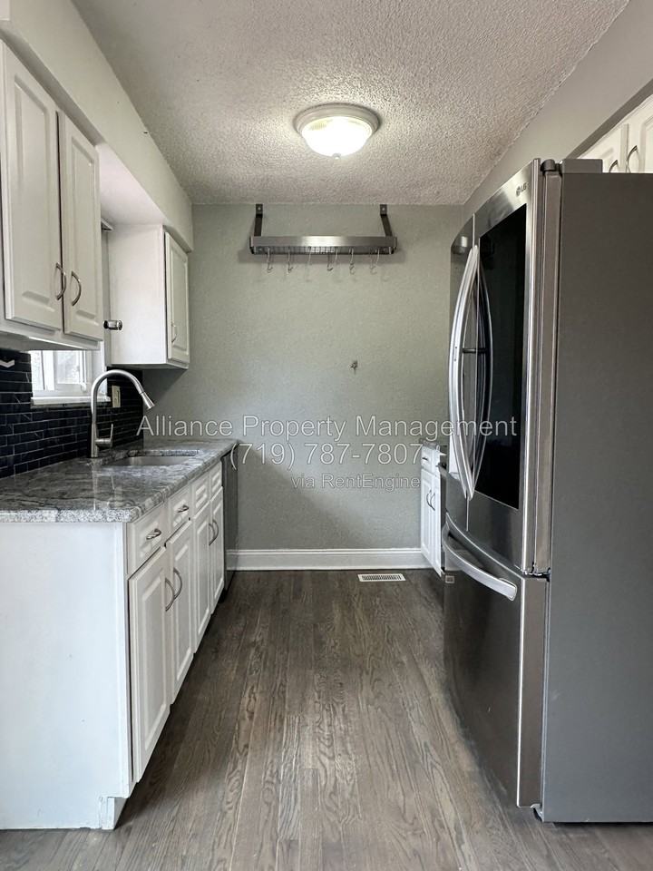 1250 Chiricahua Dr - Photo 7 of 34