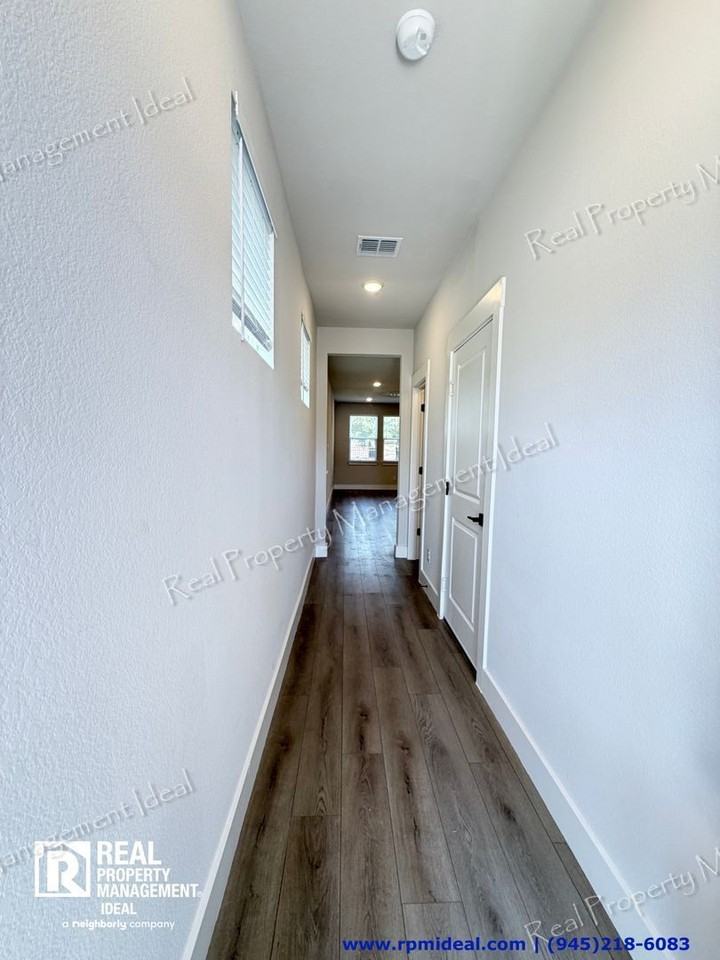 1707 Zachary Ave - Photo 3 of 30