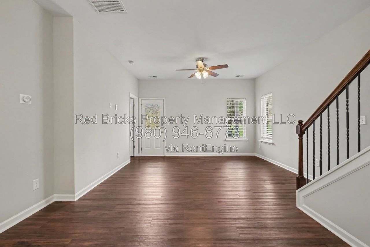 10448 Benfield Rd - Photo 7 of 28