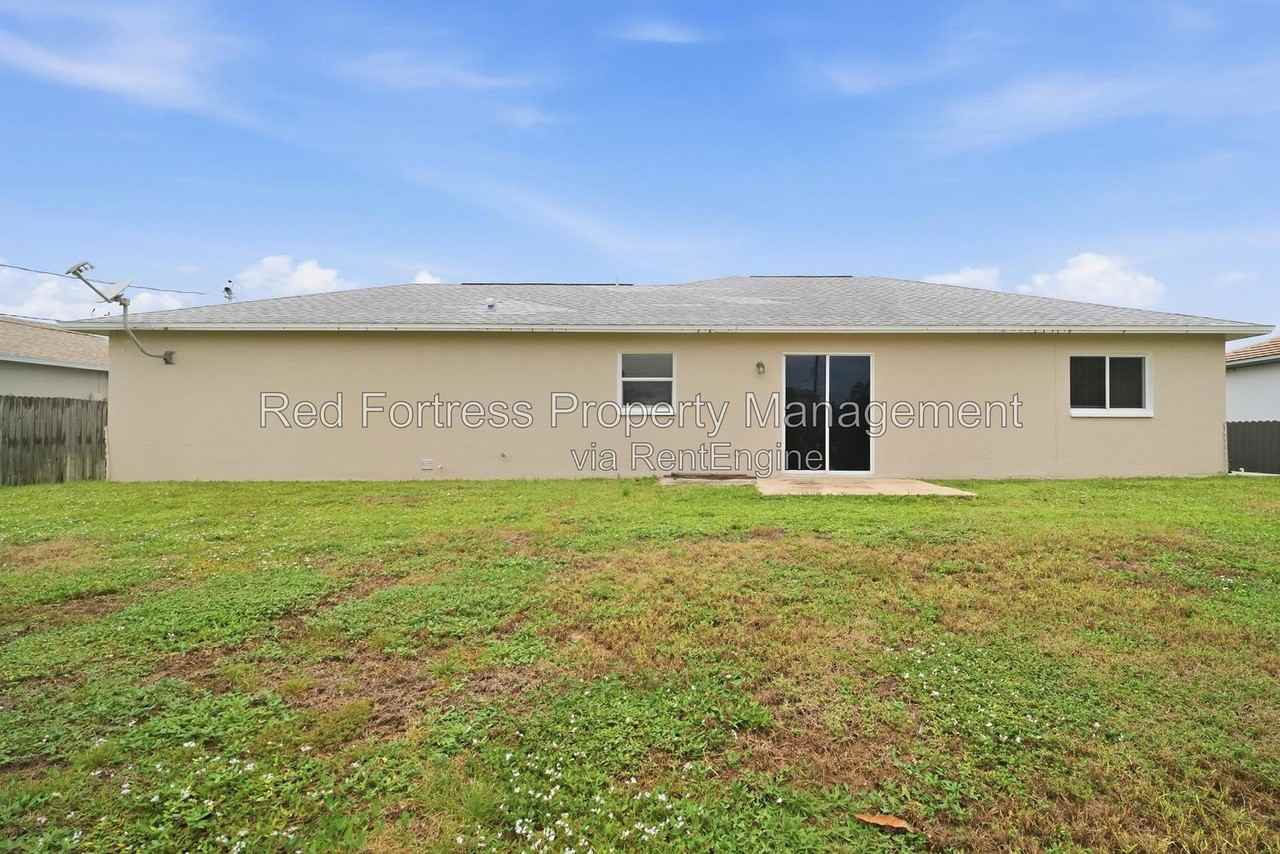 1814 Sw 42nd St - Photo 3 of 21