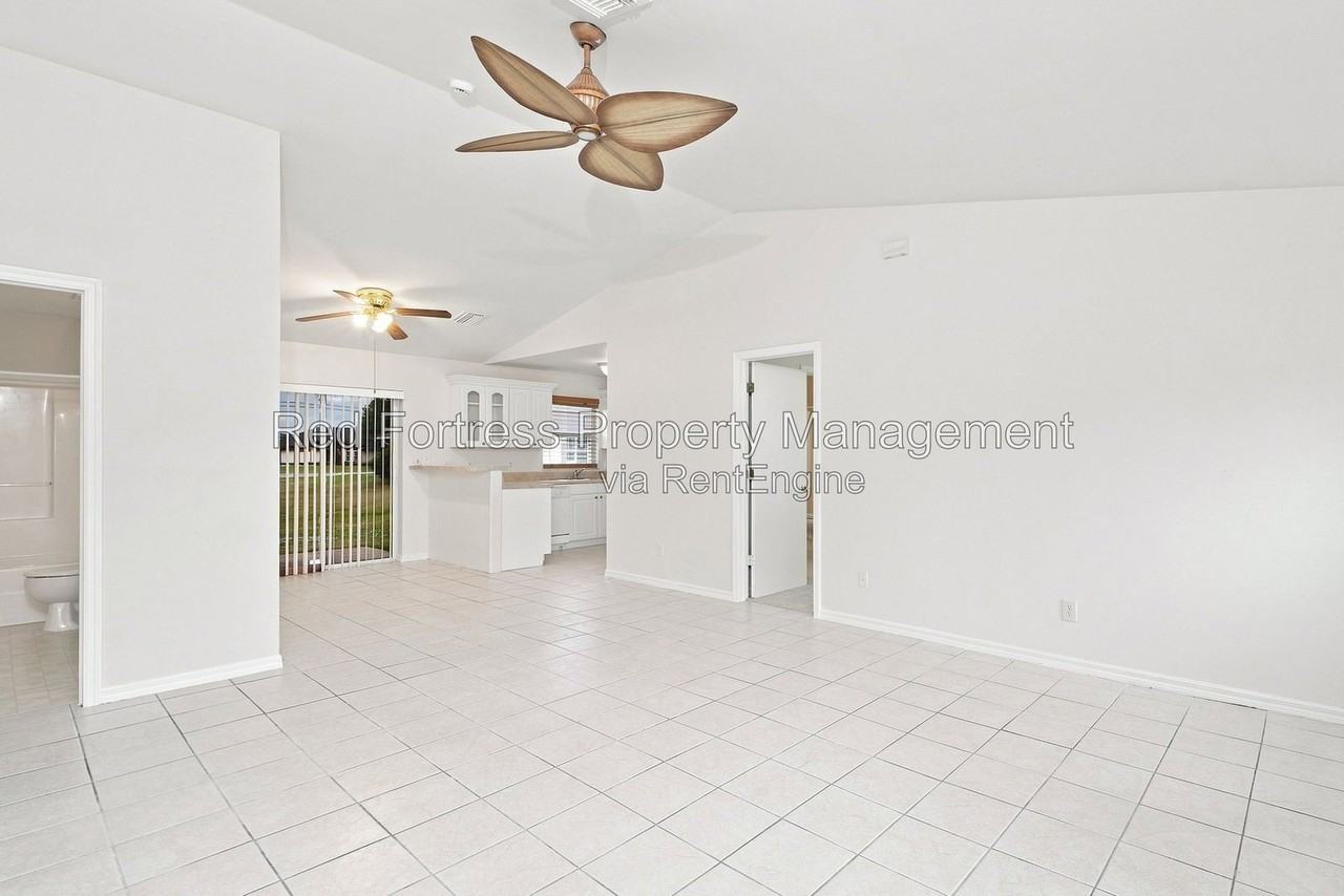 1814 Sw 42nd St - Photo 5 of 21