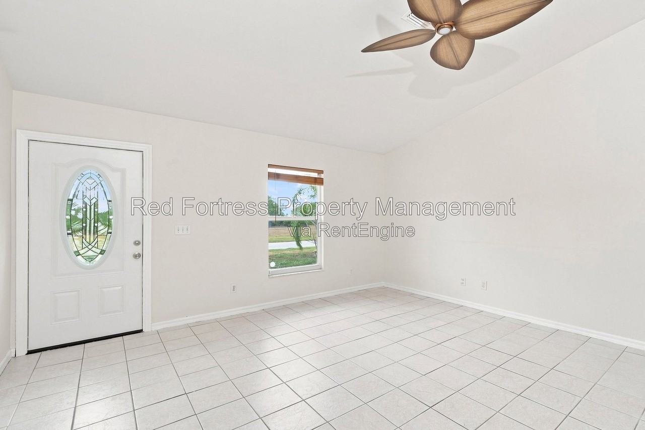 1814 Sw 42nd St - Photo 6 of 21