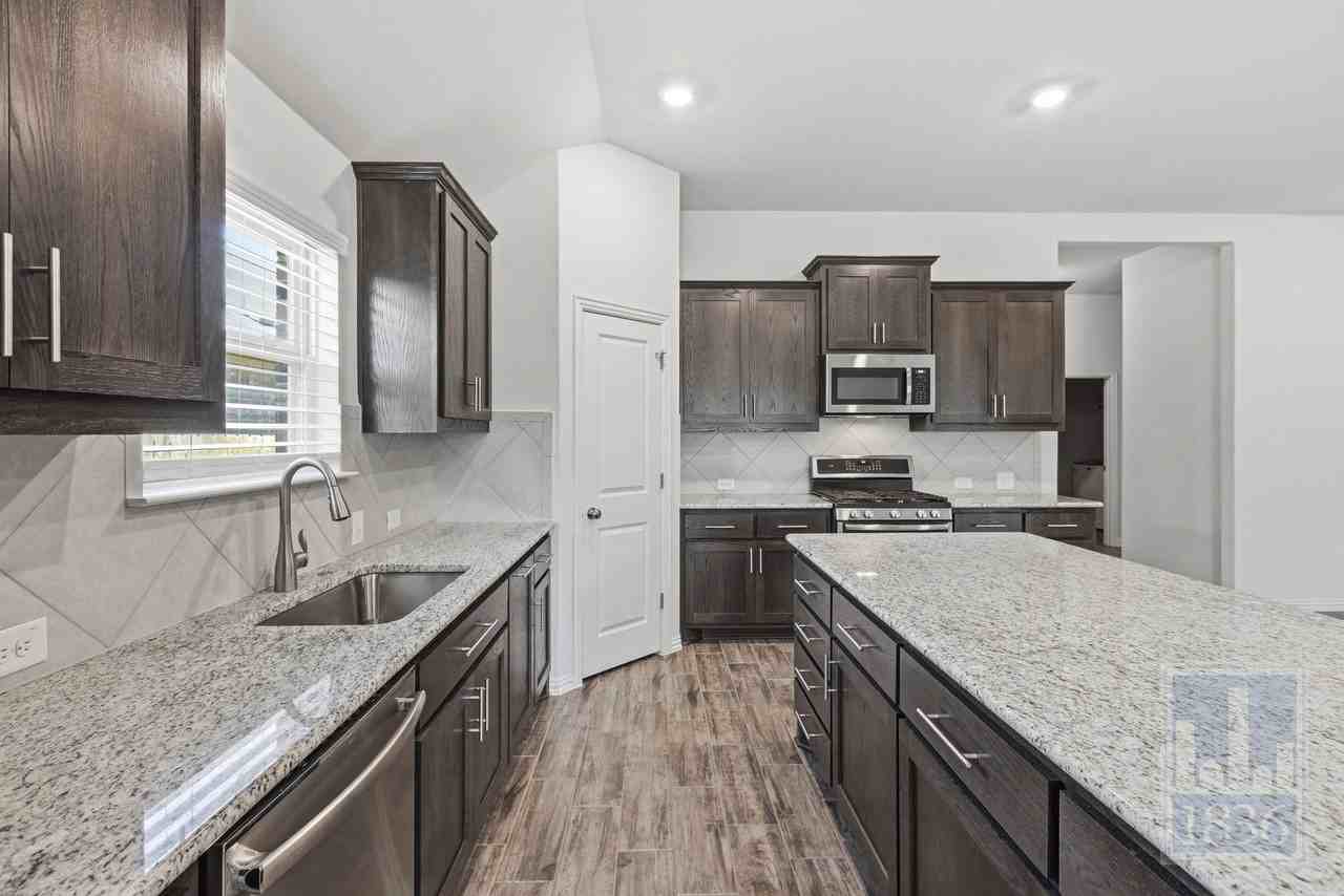 188 Danbark Dr - Photo 7 of 50