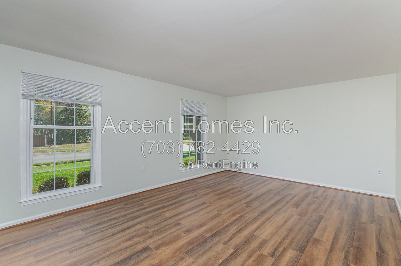 8238 Riverside Rd - Photo 2 of 36
