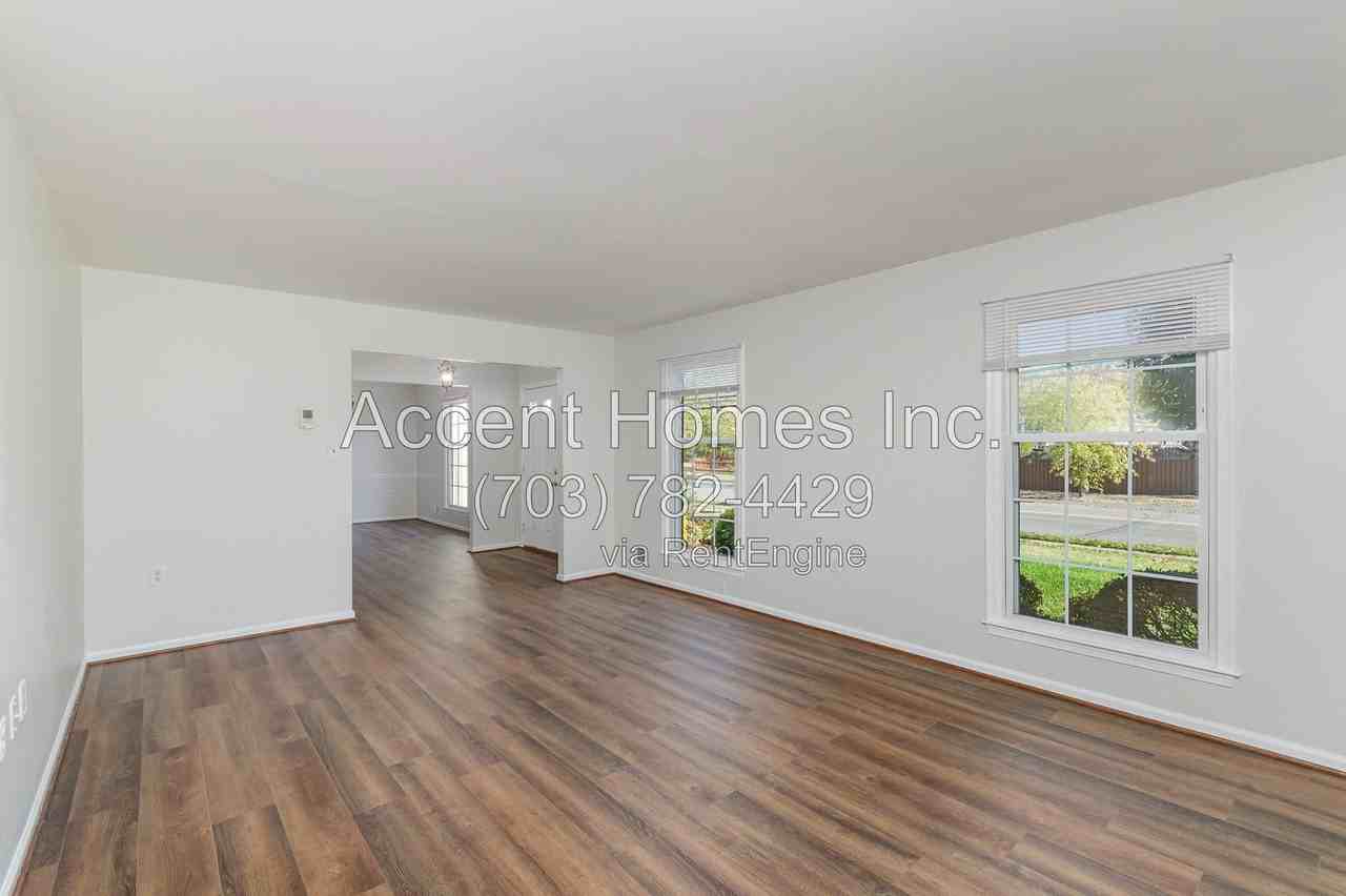 8238 Riverside Rd - Photo 3 of 36