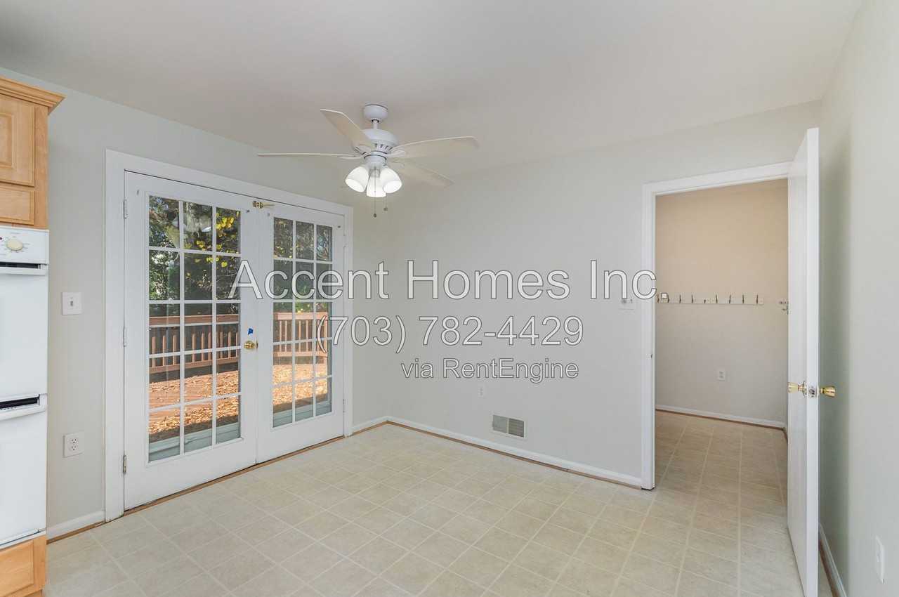 8238 Riverside Rd - Photo 7 of 36
