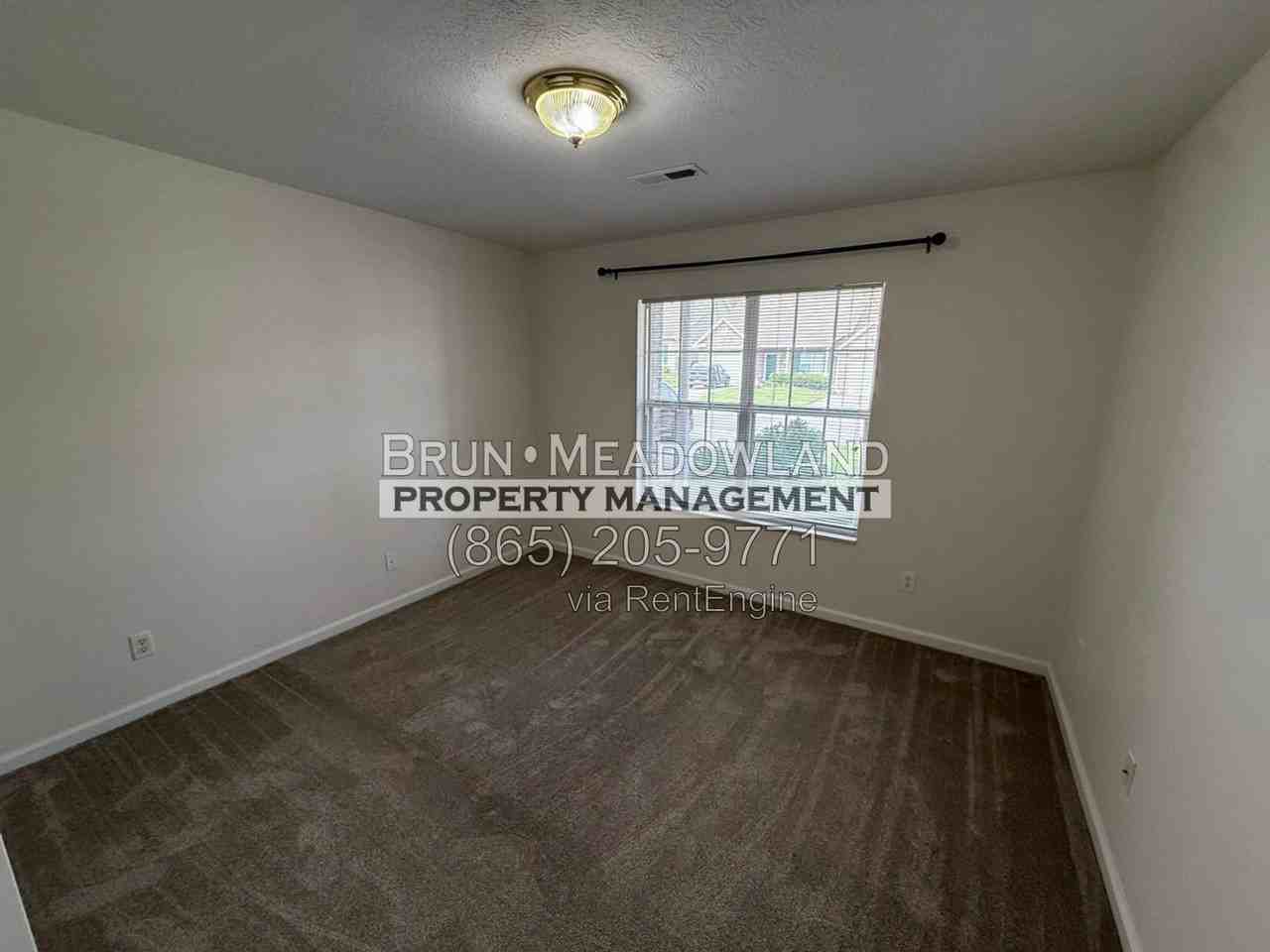 1555 Ellery Ln - Photo 7 of 32