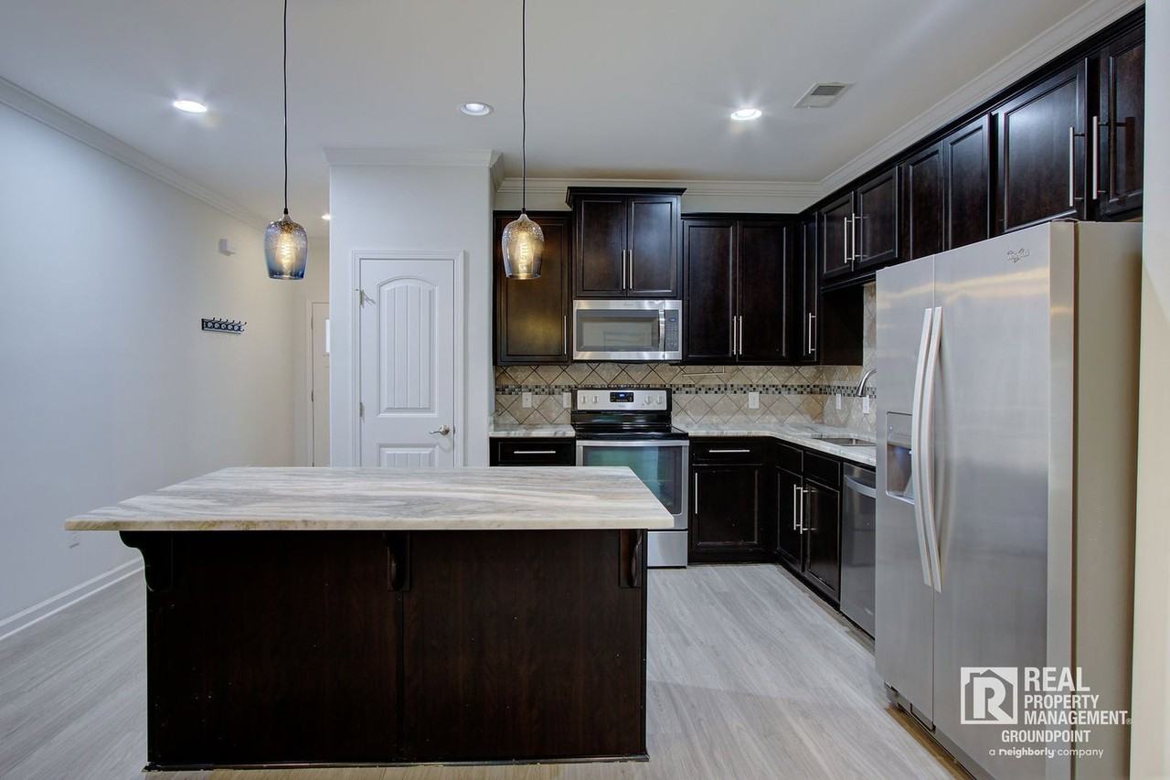 221 S Lamplighter Ln - Photo 3 of 26