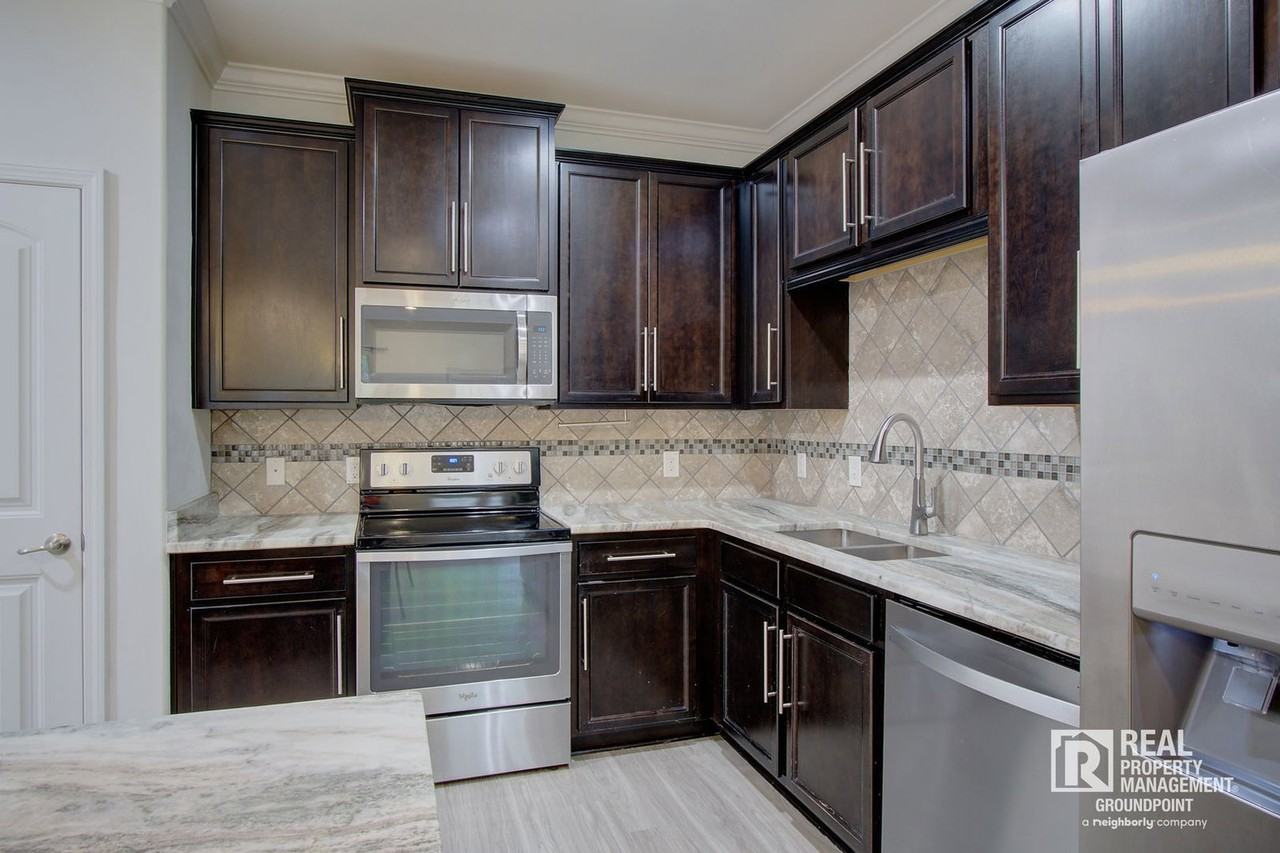 221 S Lamplighter Ln - Photo 4 of 26