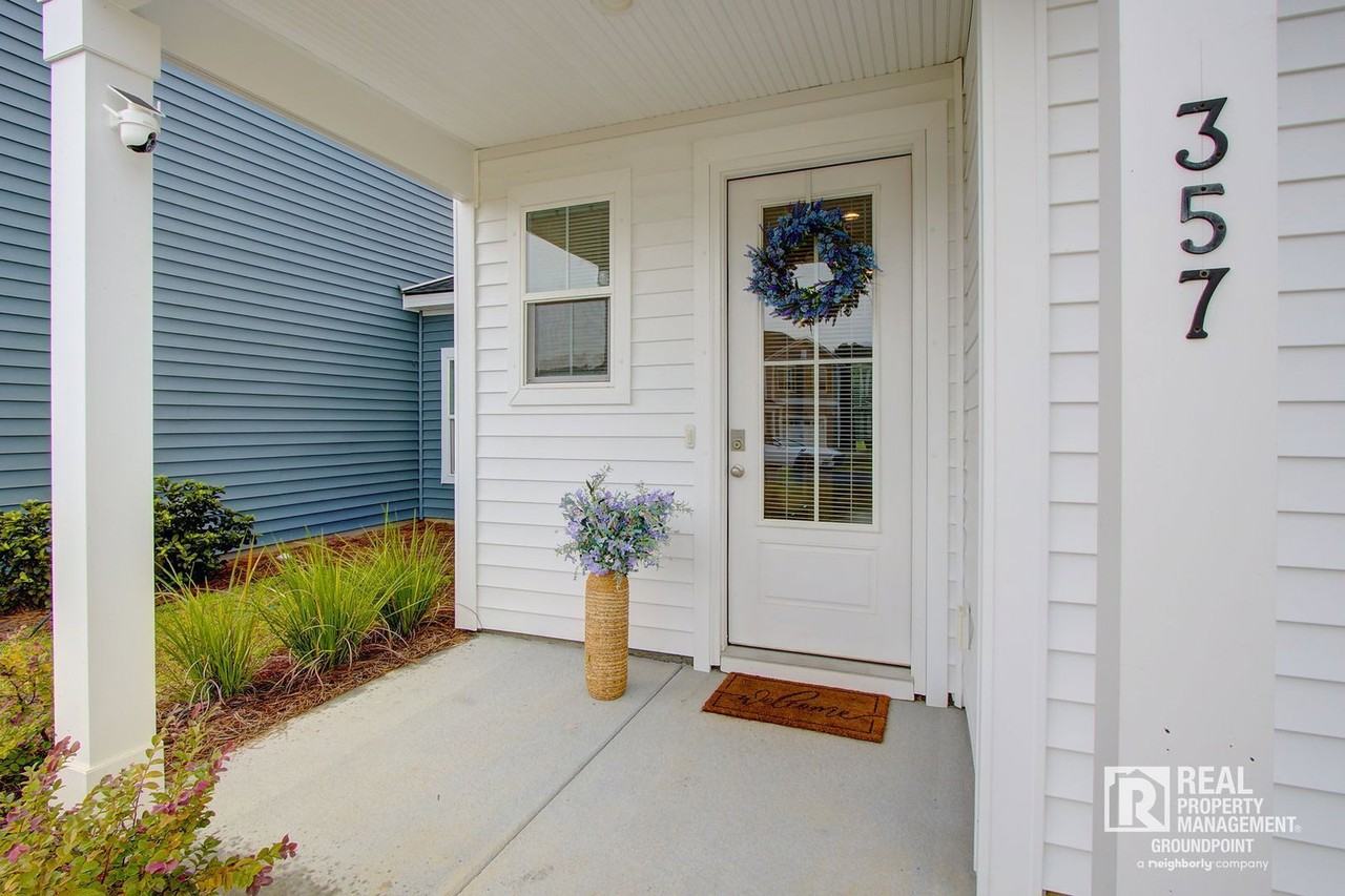 357 Chapman Cir - Photo 2 of 33