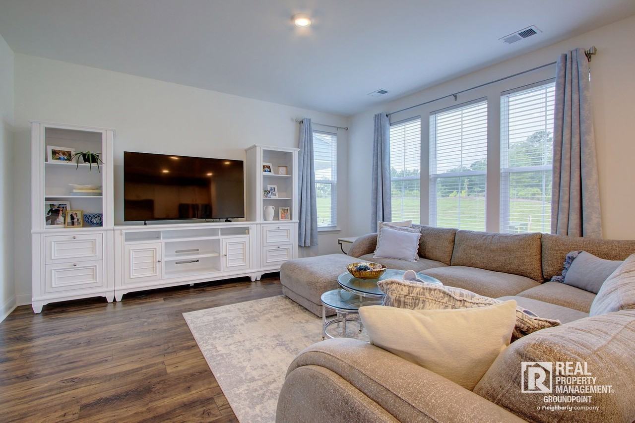 357 Chapman Cir - Photo 4 of 33