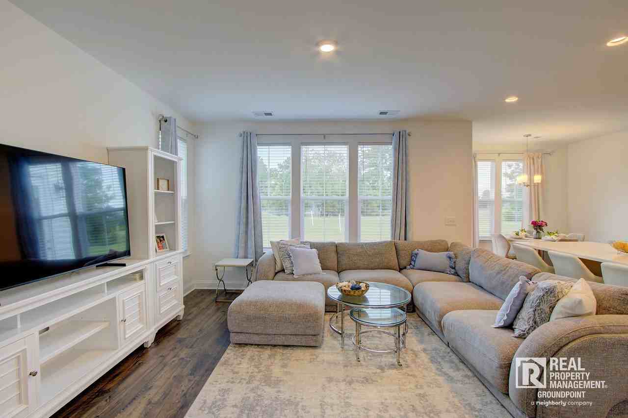 357 Chapman Cir - Photo 5 of 33
