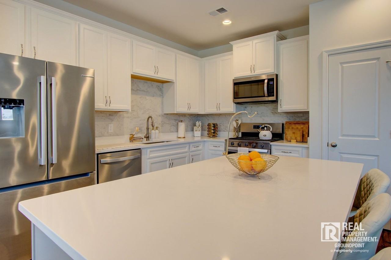 357 Chapman Cir - Photo 6 of 33