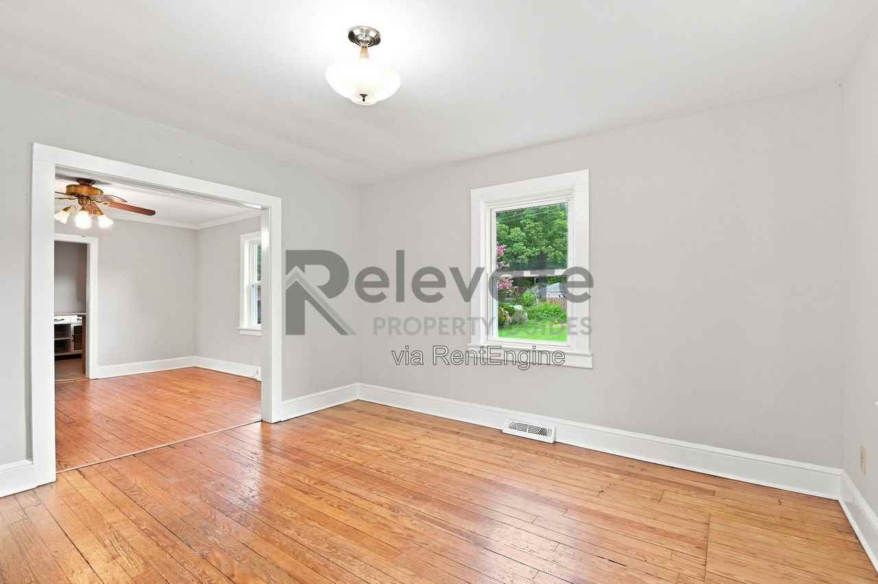 1425 Dinwiddie Ave - Photo 2 of 17