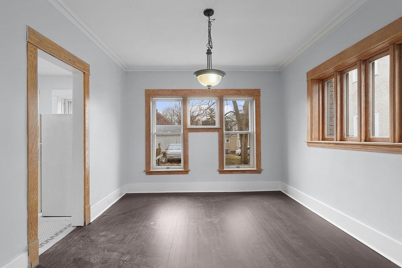 908 Worden St Se - Photo 4 of 18