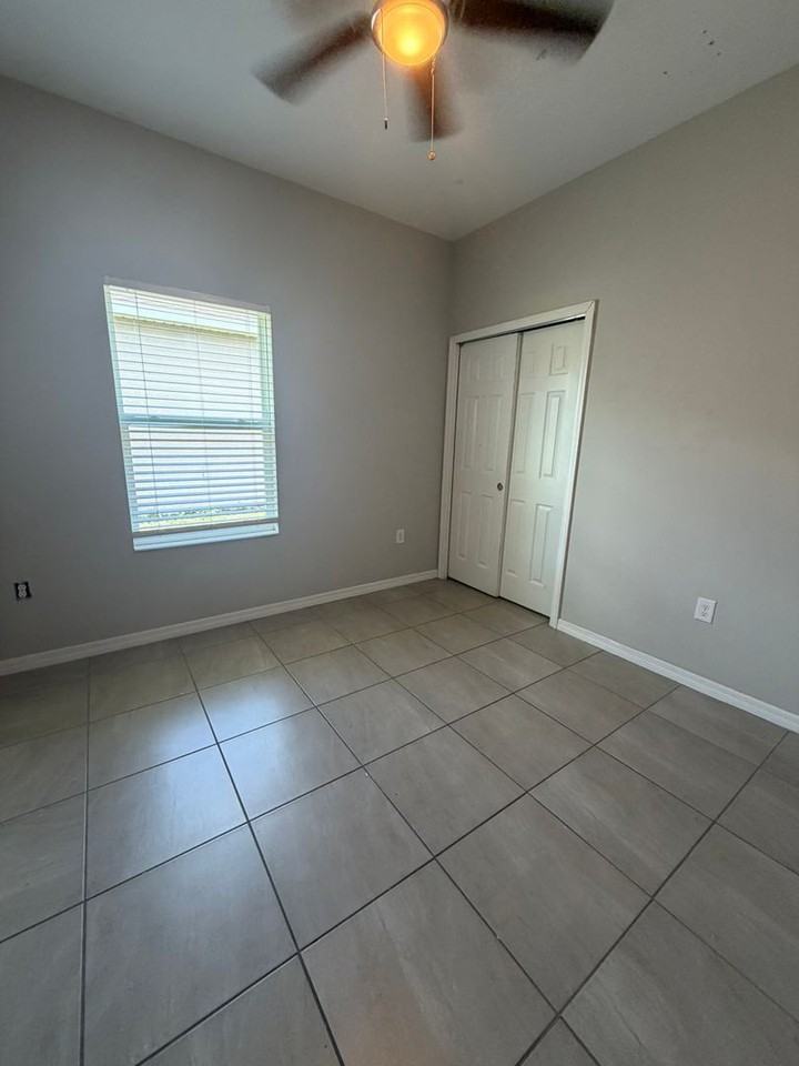 2302 Ne 6th St - Photo 5 of 21