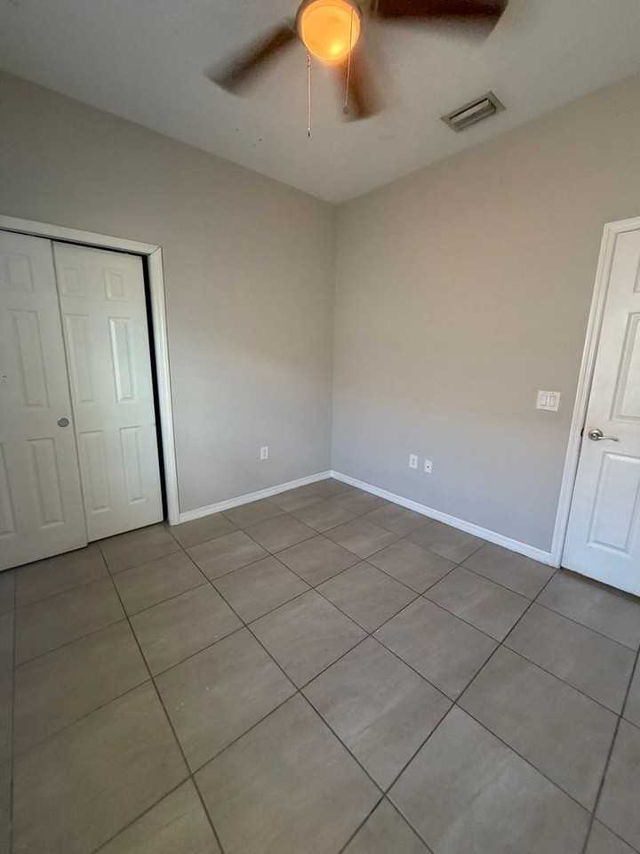 2302 Ne 6th St - Photo 7 of 21