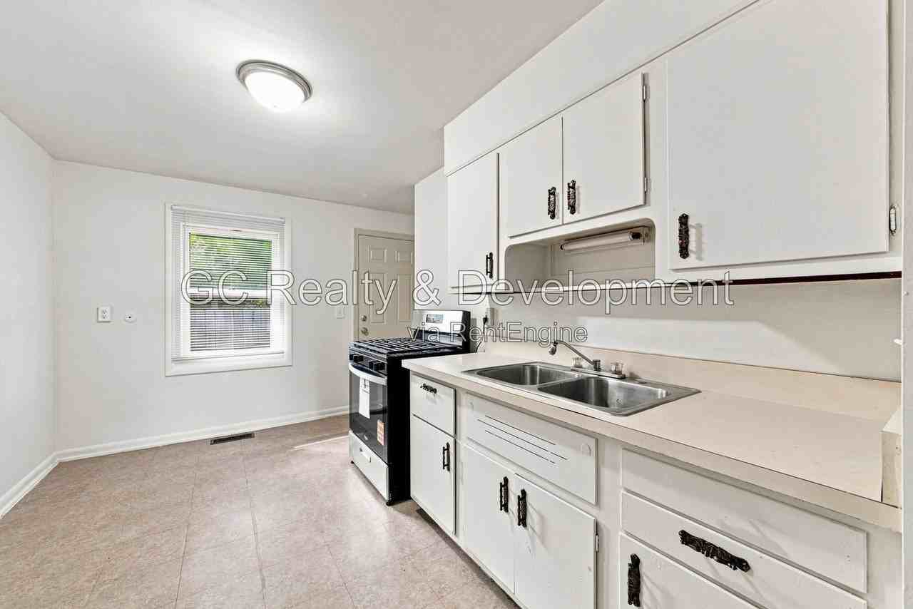 913 3rd St #909 - Photo 2 of 14