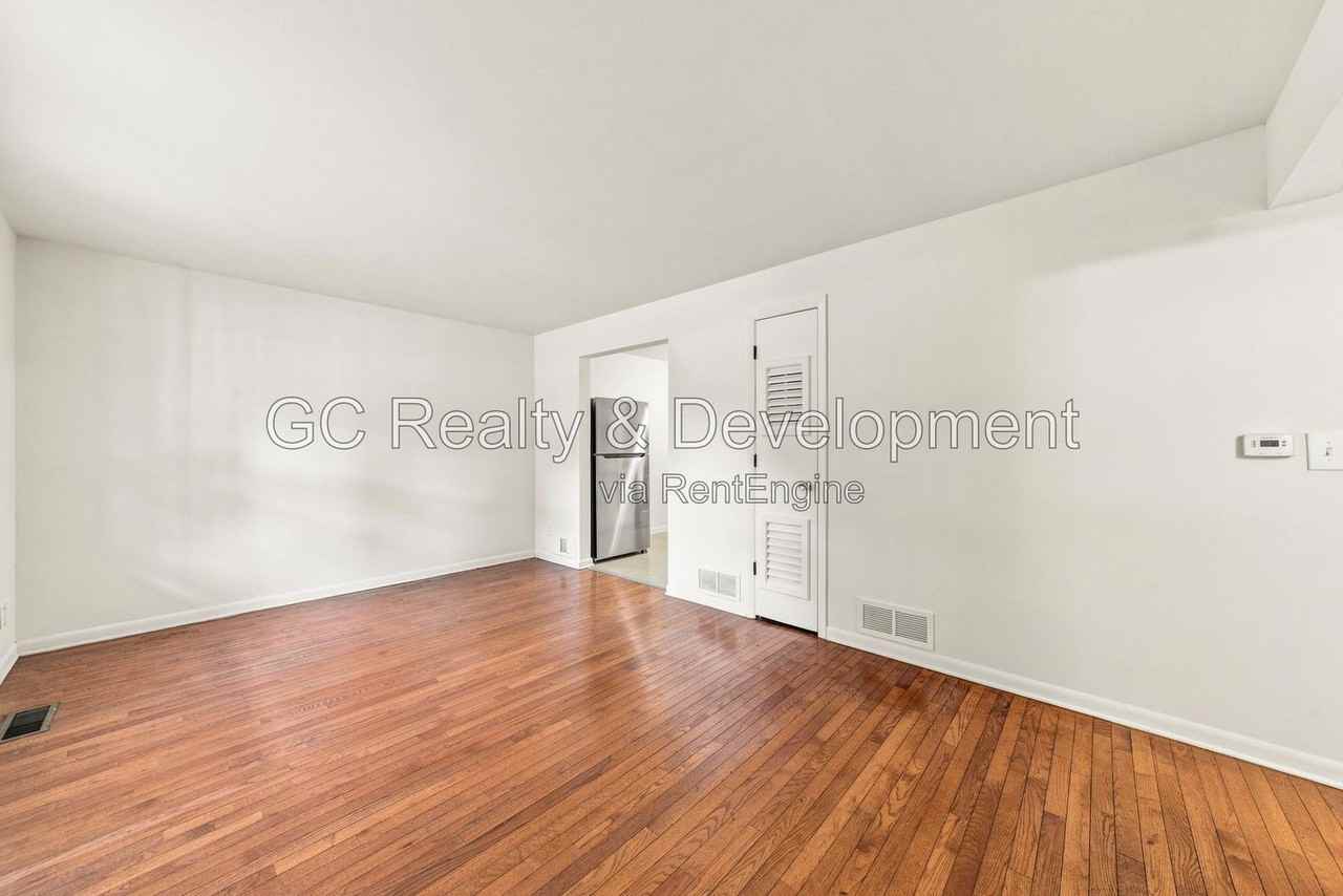 913 3rd St #909 - Photo 3 of 14
