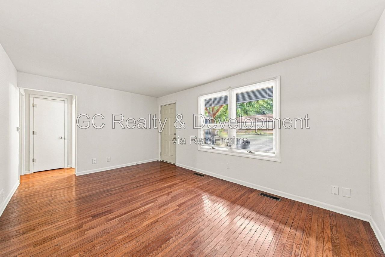 913 3rd St #909 - Photo 5 of 14