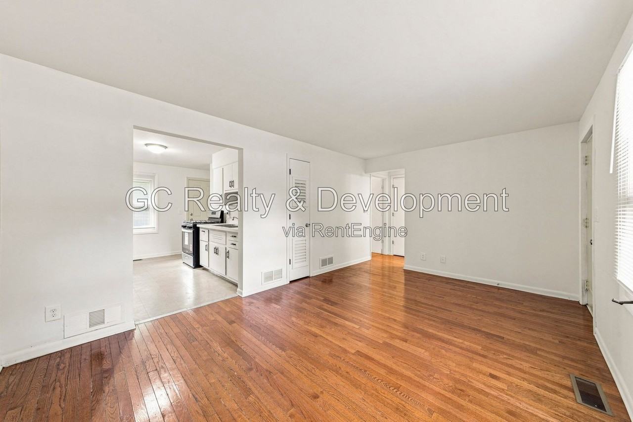 913 3rd St #909 - Photo 6 of 14