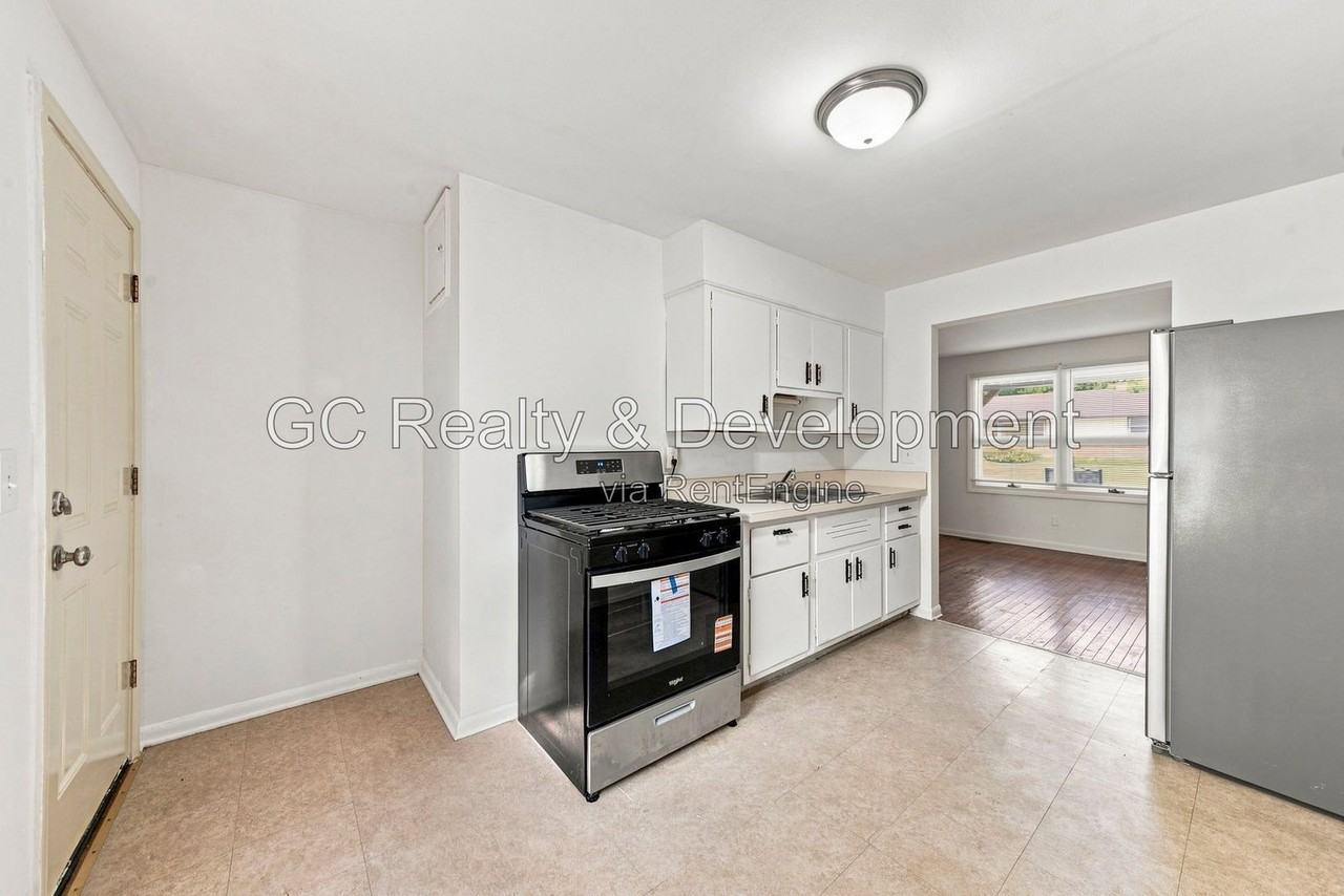 913 3rd St #909 - Photo 7 of 14