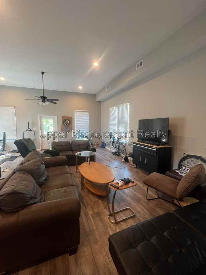 7414 Burthe St #B - Photo 3 of 5