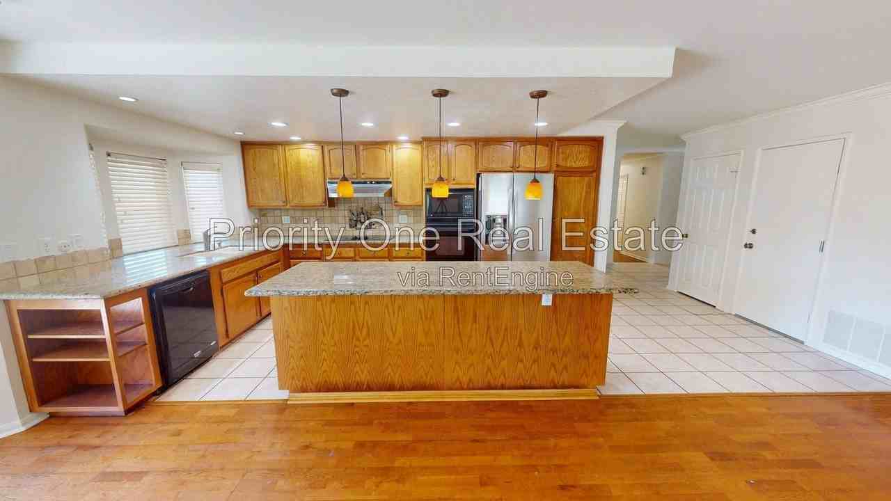 14910 Conchos Dr - Photo 6 of 30