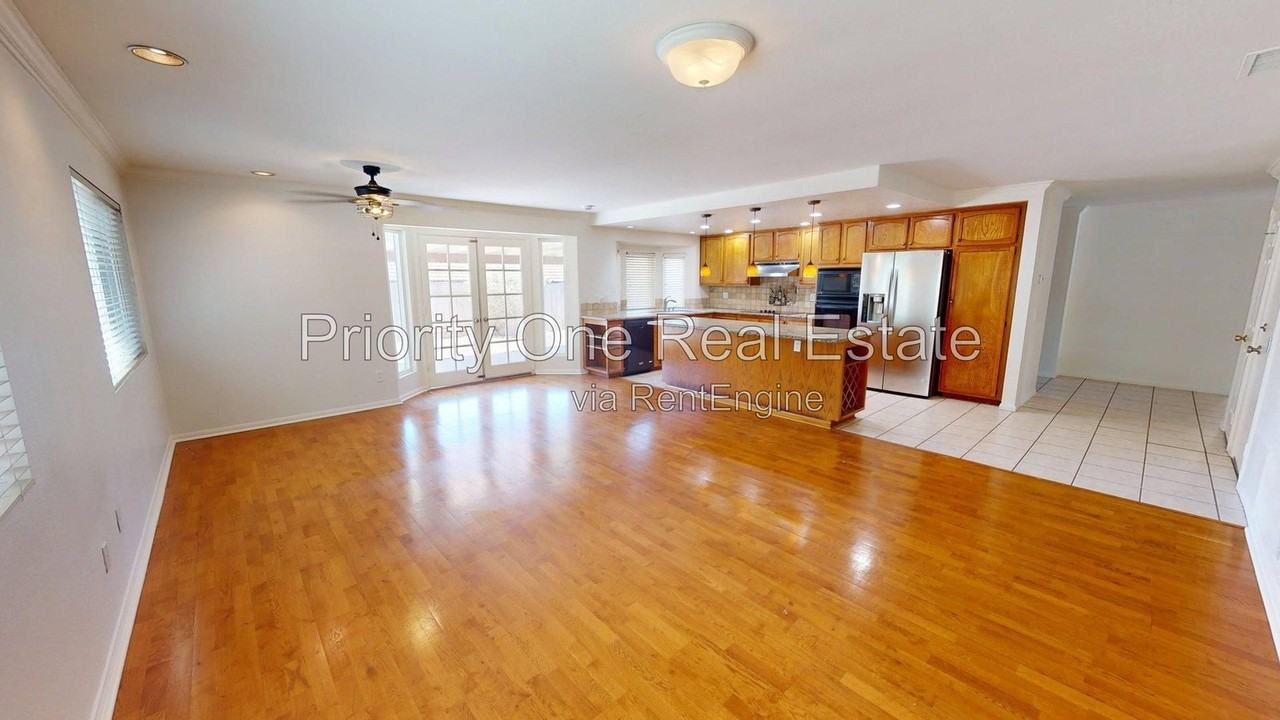 14910 Conchos Dr - Photo 7 of 30