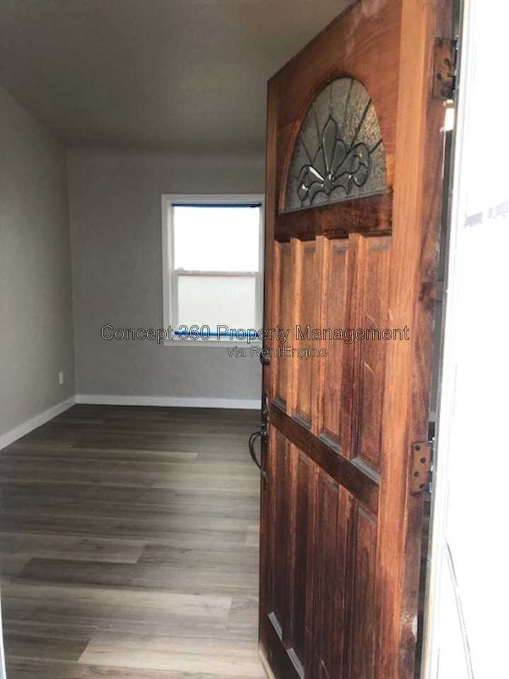 1061 E Market St - Photo 4 of 33
