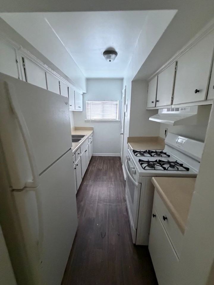 1902 Warren Ave #E - Photo 2 of 6