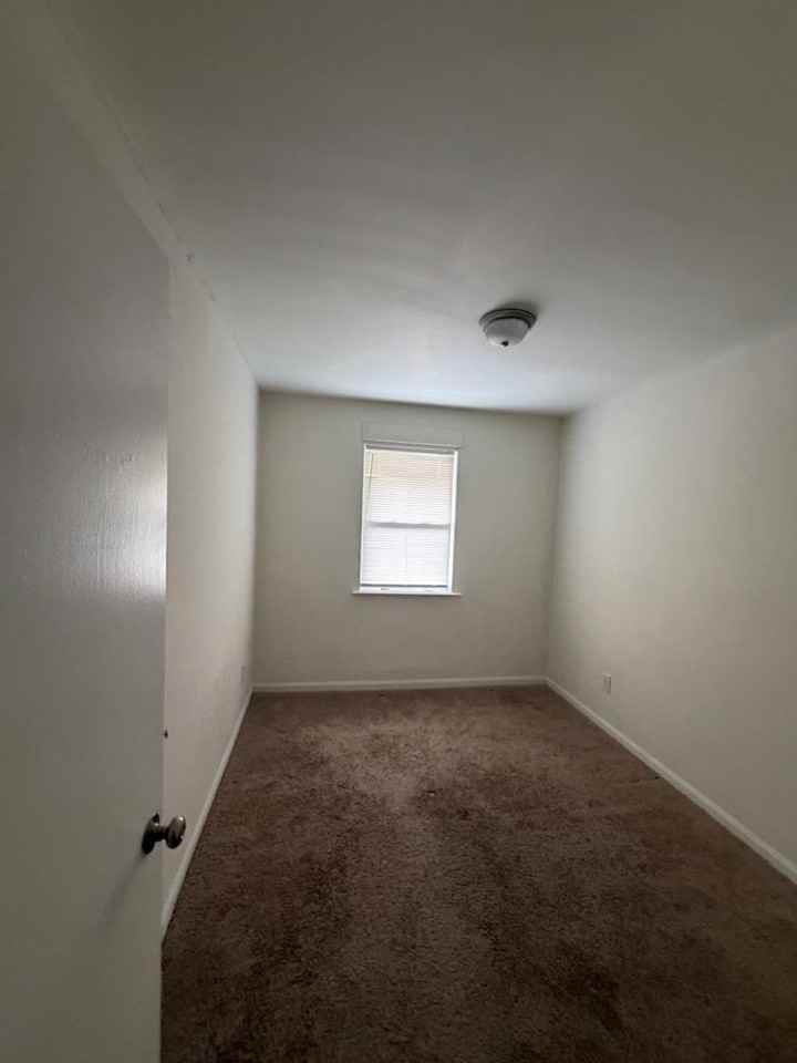 1902 Warren Ave #E - Photo 3 of 6