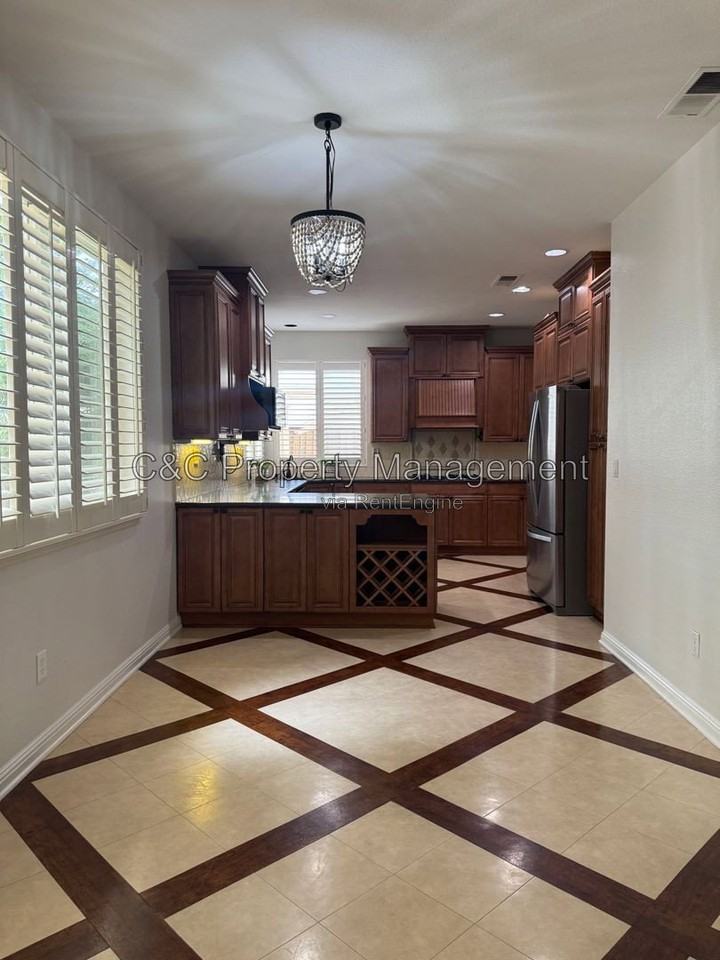 1908 Mount Powell Ct - Photo 2 of 14