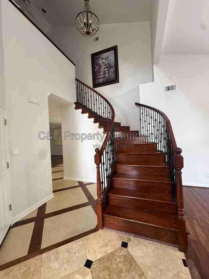 1908 Mount Powell Ct - Photo 5 of 14