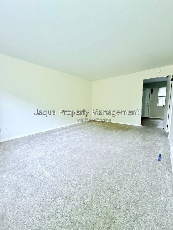 817 Clover St #817 - Photo 2 of 15