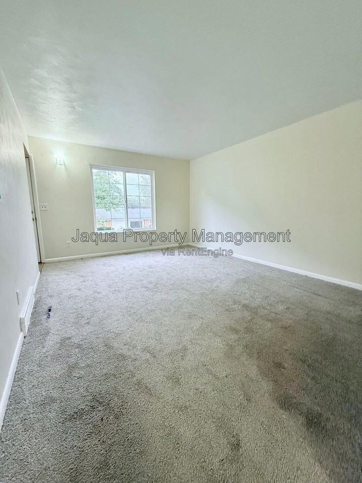 817 Clover St #817 - Photo 3 of 15