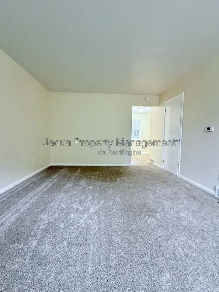 817 Clover St #817 - Photo 5 of 15