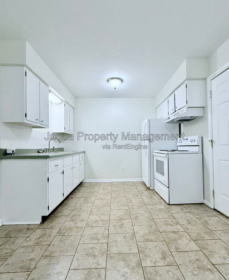 817 Clover St #817 - Photo 6 of 15