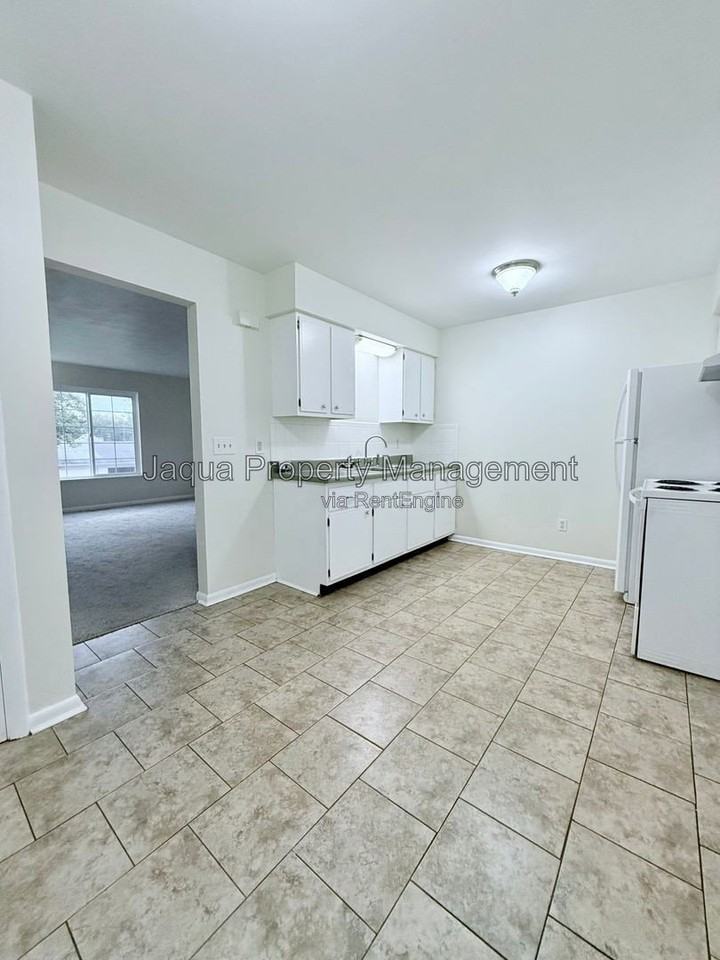 817 Clover St #817 - Photo 7 of 15