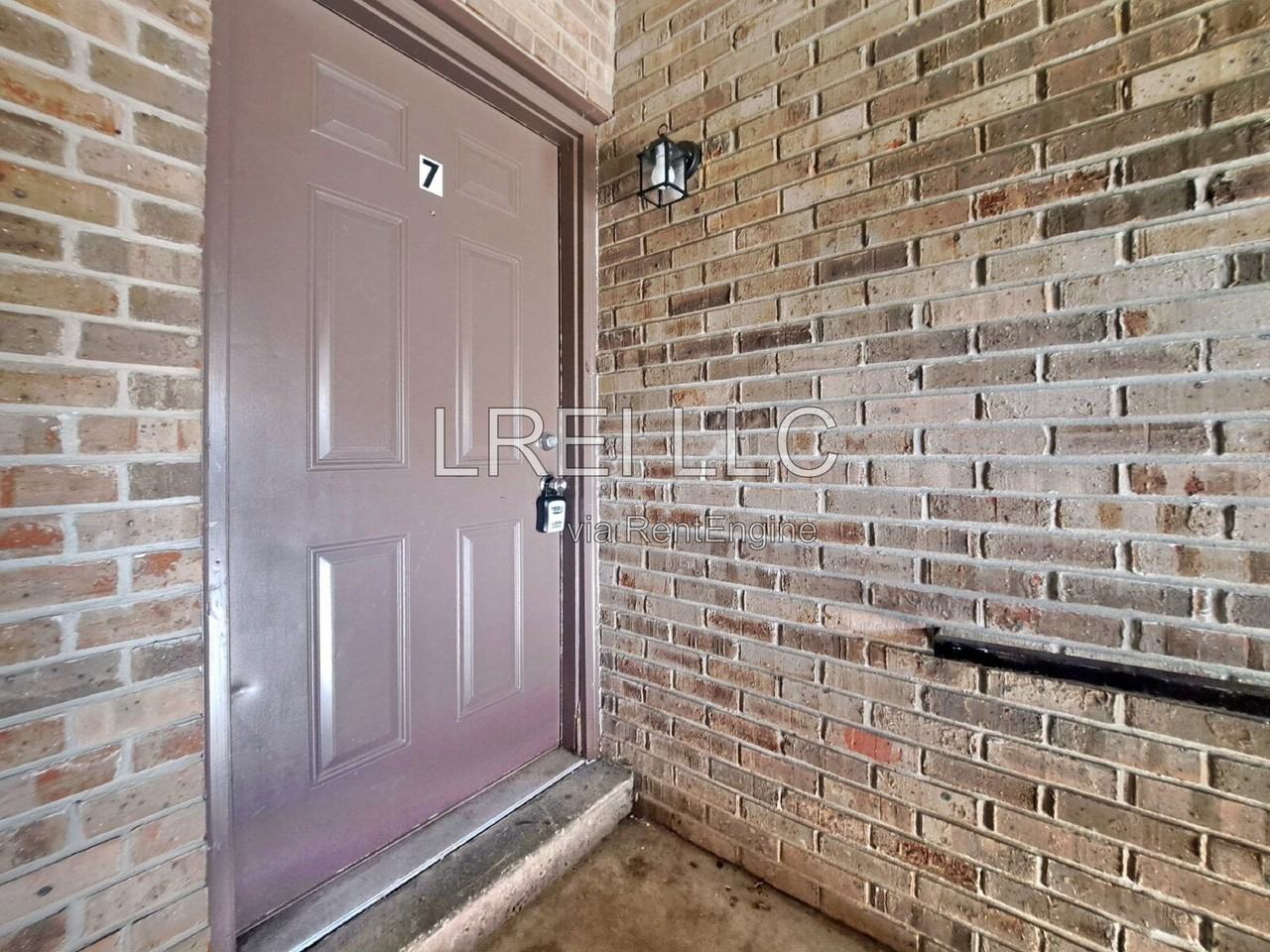 1568 Illinois Rd #7 - Photo 2 of 19