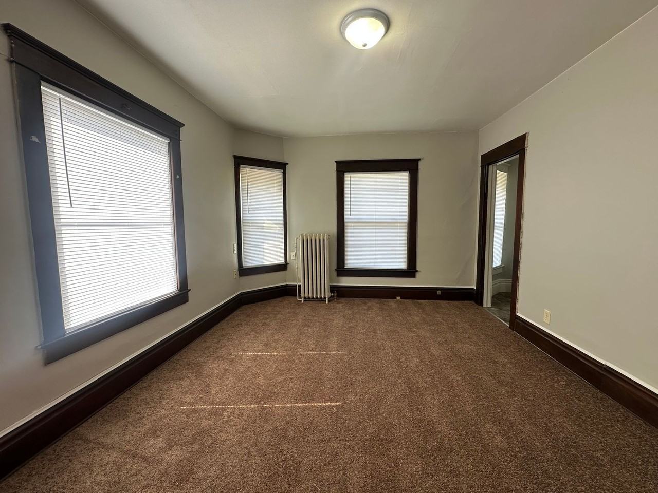 566 Capital Ave Sw #3 - Photo 4 of 6