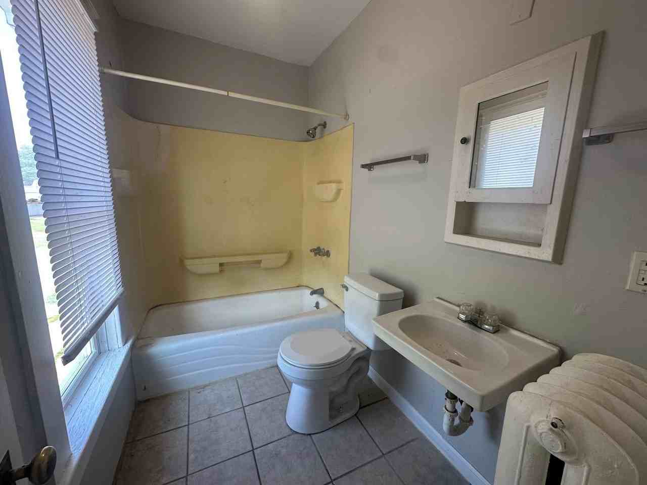 566 Capital Ave Sw #3 - Photo 5 of 6
