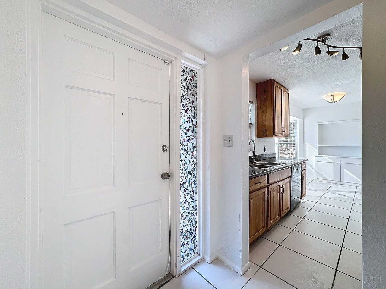 9893 47th Ave N - Photo 5 of 44