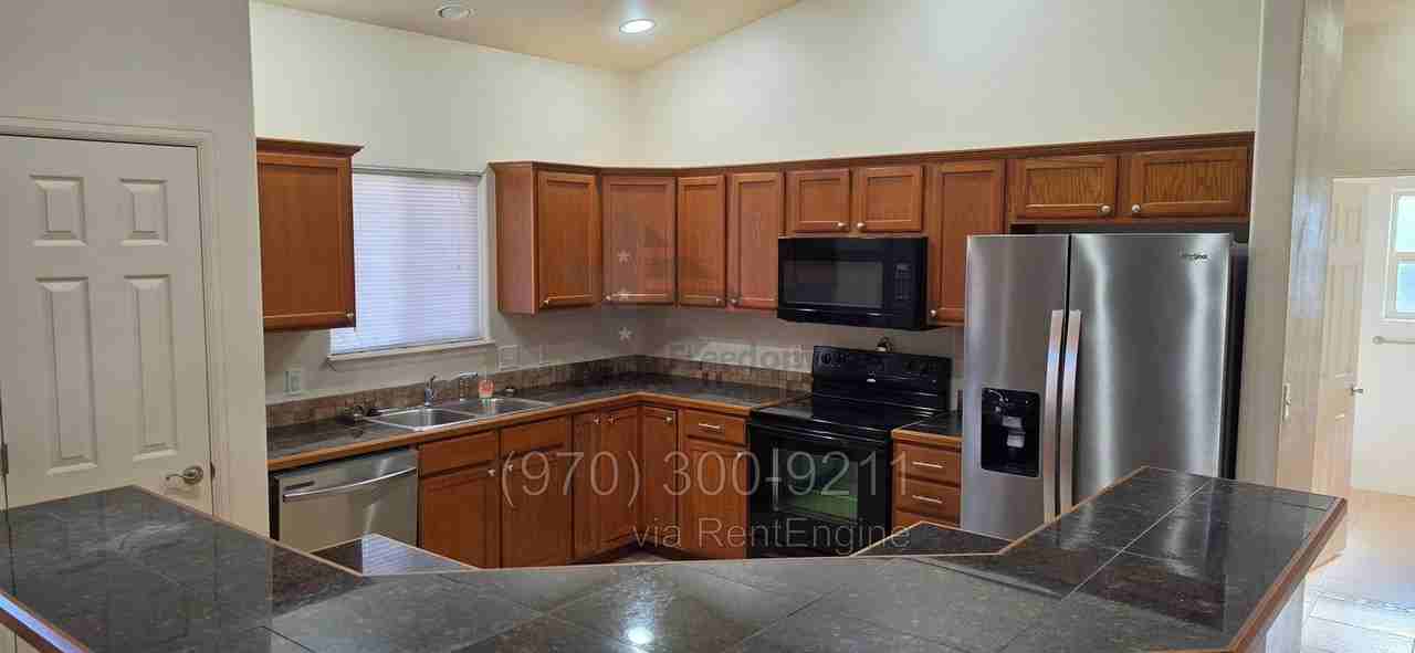 1187 Cherrywood Ave - Photo 6 of 18