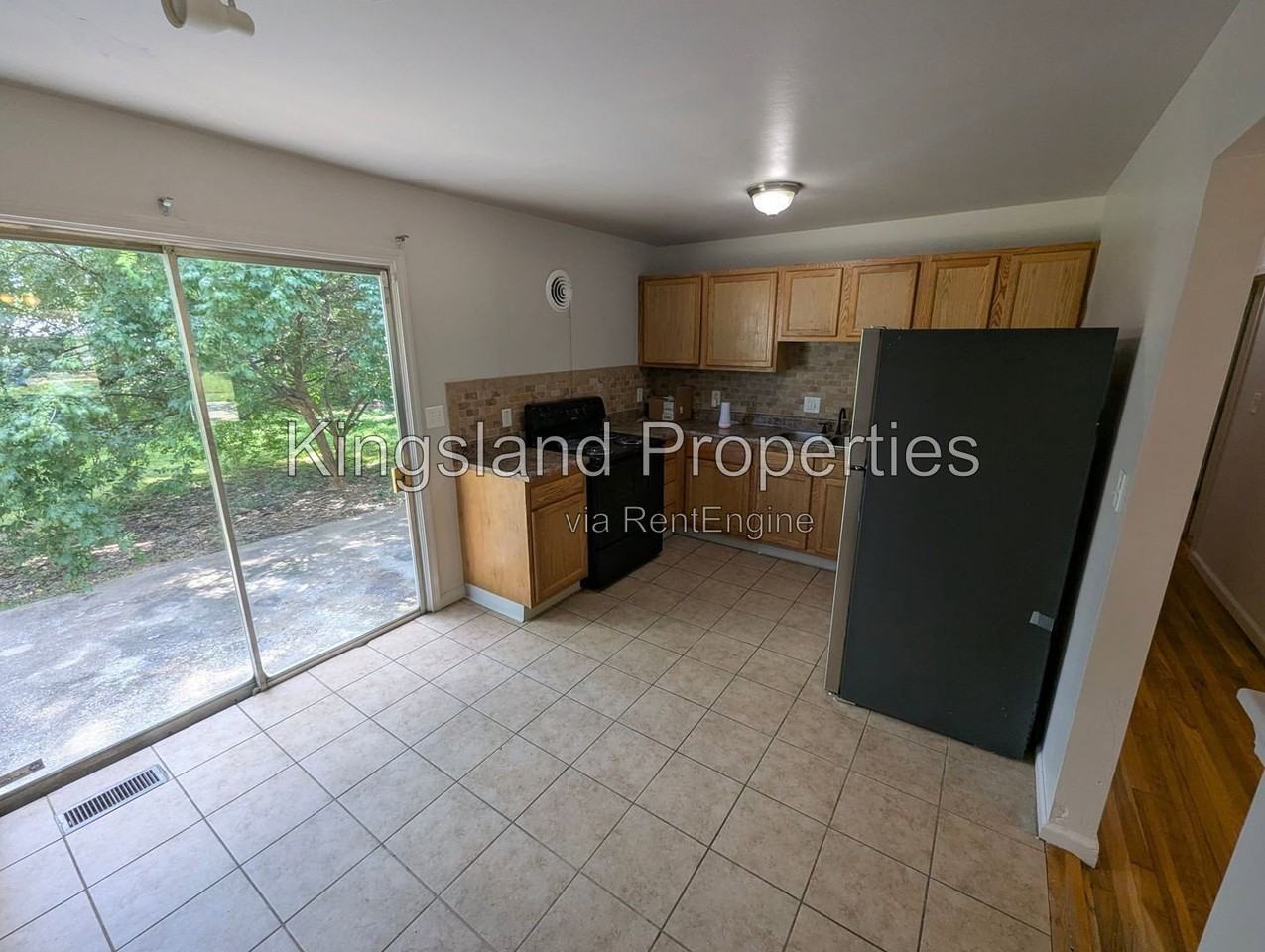 272 Elmdale Dr - Photo 4 of 16